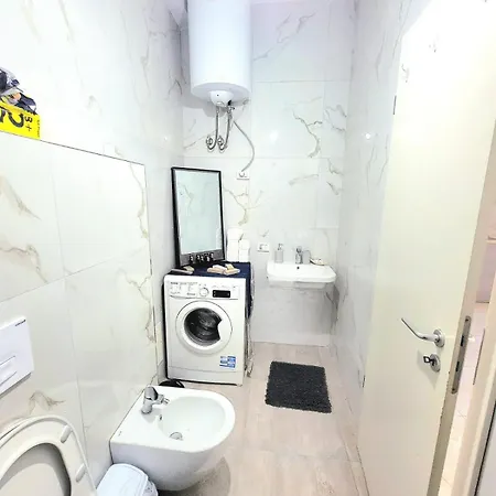 'kompleksi Kontakt' 21 Dhjetori Apartment